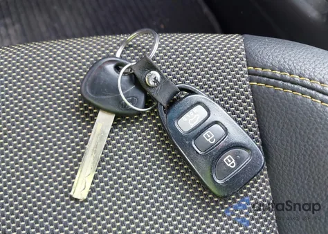 2016 Hyundai Veloster z USA, uszkodzony, nr VIN KMHTC6AD0GU255061